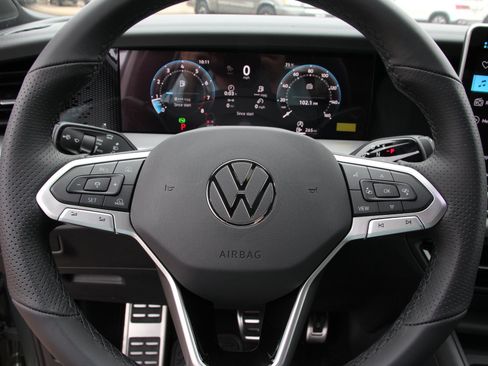 New 2026 Volkswagen Tiguan SE R-Line FWD image 15