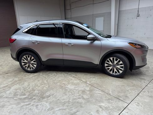 Certified 2022 Ford Escape Titanium w/ Class II Trailer Tow Package image 6