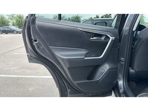 Used 2025 Toyota RAV4 XLE AWD/4WD image 35