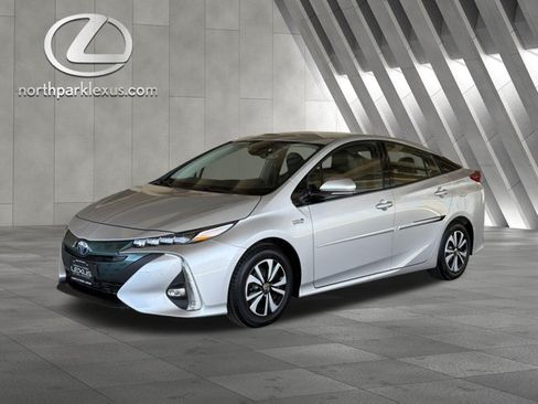 Used 2019 Toyota Prius Prime Advanced FWD image 3