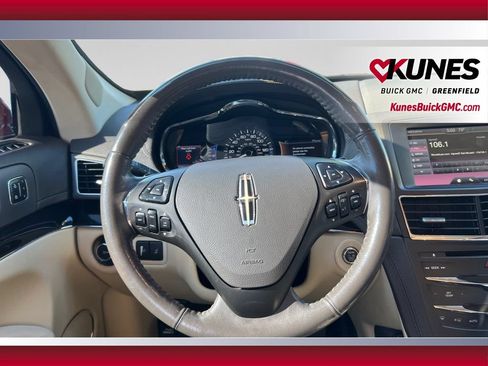 Used 2014 Lincoln MKT FWD image 16