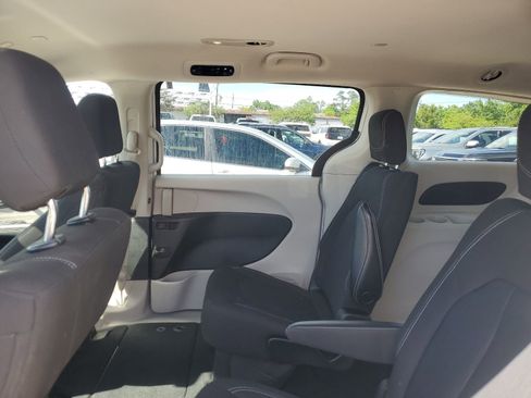 Used 2023 Chrysler Voyager LX FWD image 12