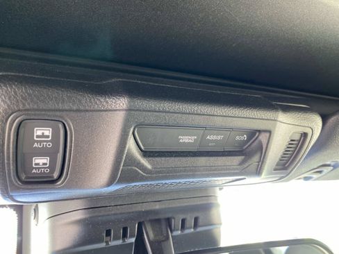 Used 2024 Jeep Wrangler Unlimited Rubicon AWD/4WD image 32