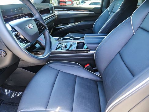 Used 2025 Cadillac Escalade ESV Premium Luxury w/ LPO, Floor Liner Package AWD/4WD image 17