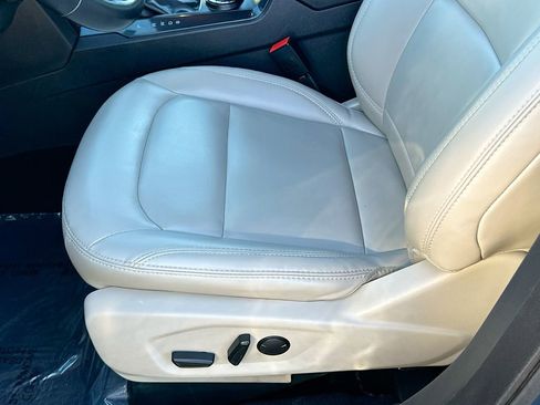 Used 2019 Ford Explorer XLT w/ Equipment Group 202A image 19