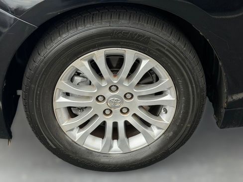 Used 2016 Toyota Sienna XLE image 10