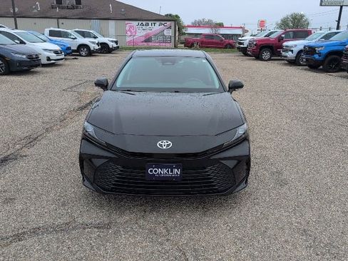 Used 2025 Toyota Camry LE FWD image 15