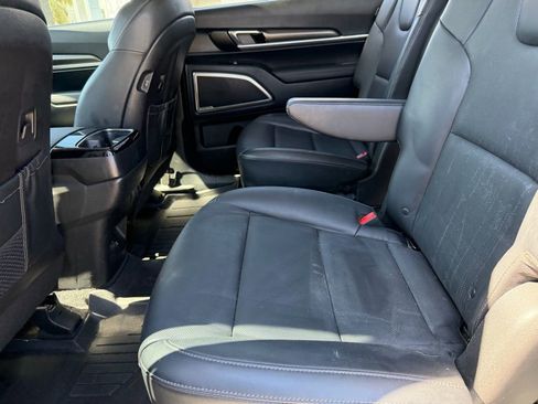 Used 2024 Kia Telluride S w/ S Sunroof Package image 9