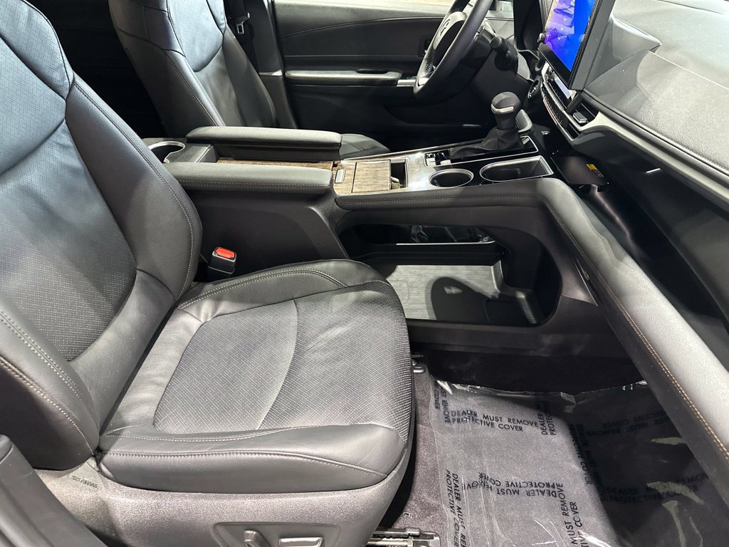 Used 2026 Toyota Sienna Platinum AWD/4WD image 17
