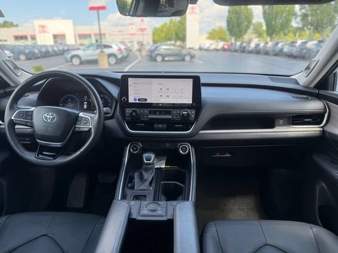 Used 2024 Toyota Grand Highlander AWD image 21
