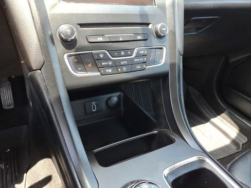 Used 2018 Ford Fusion SE w/ Equipment Group 201A FWD image 18