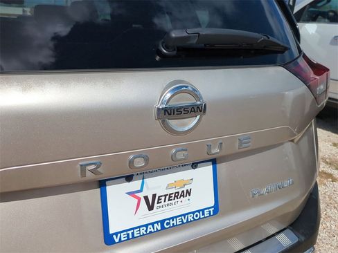 Used 2021 Nissan Rogue Platinum image 31