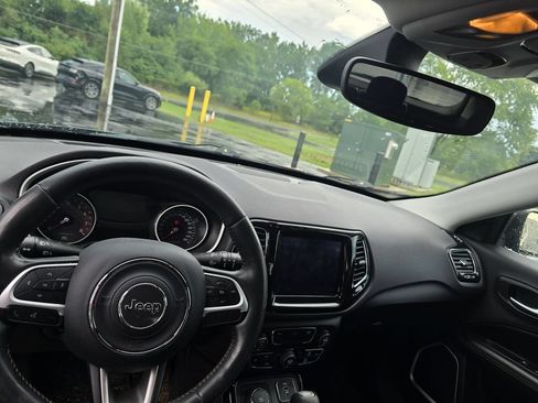 Used 2019 Jeep Compass Limited AWD/4WD image 10