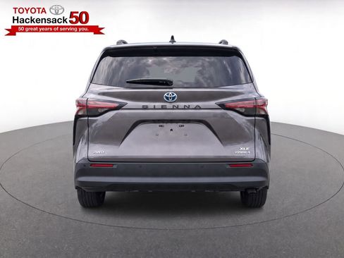 Used 2024 Toyota Sienna XLE w/ XLE Plus Package AWD/4WD image 7