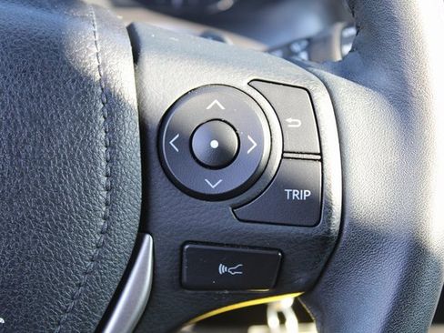 Used 2017 Toyota RAV4 SE image 17