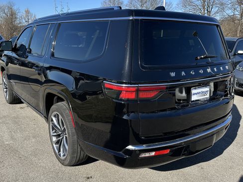 Used 2024 Jeep Wagoneer L Series III w/ Premium Group I image 8