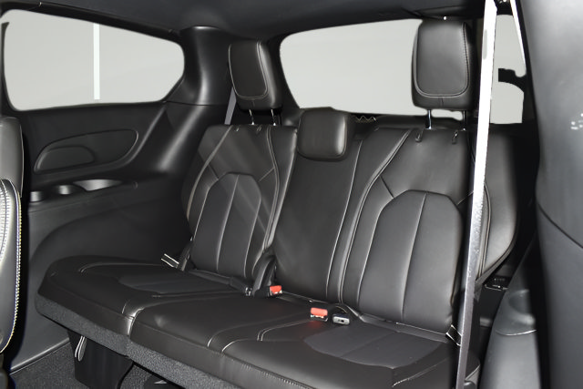 New 2026 Chrysler Pacifica Select FWD image 34