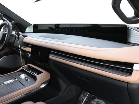New 2026 Lincoln Navigator Black Label AWD/4WD image 15
