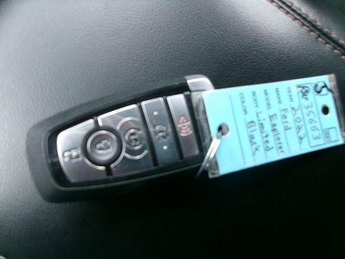 Used 2022 Ford Explorer Limited w/ Equipment Group 301A image 21