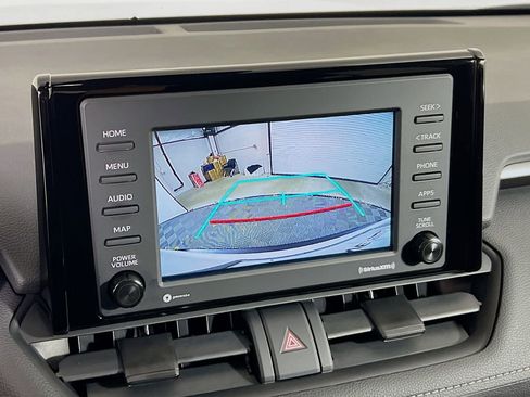 Used 2021 Toyota RAV4 LE image 15