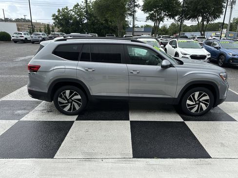 Used 2025 Volkswagen Atlas SE w/ Black Wheel Package AWD/4WD image 3