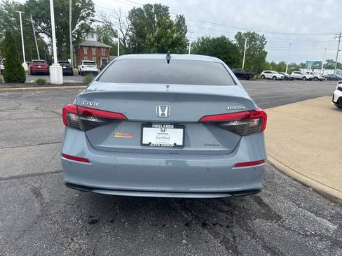 Used 2023 Honda Civic Touring image 4