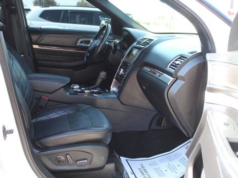 Used 2018 Ford Explorer Platinum AWD/4WD image 9