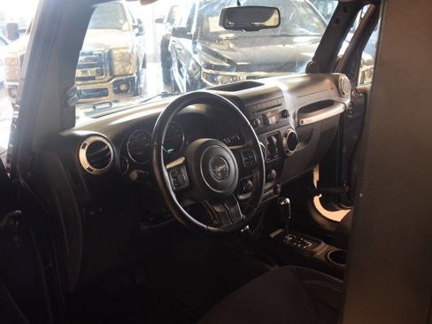 Used 2013 Jeep Wrangler Rubicon w/ PWR Convenience Group AWD/4WD image 43