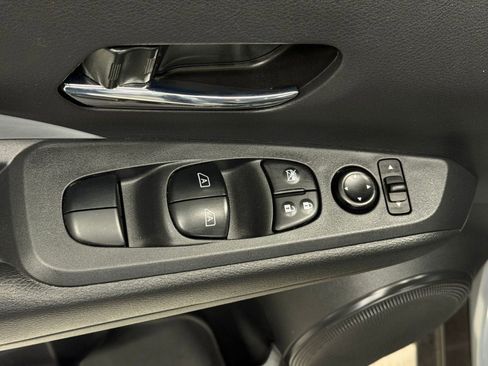 Used 2024 Nissan Kicks SR w/ SR Premium Package FWD image 19