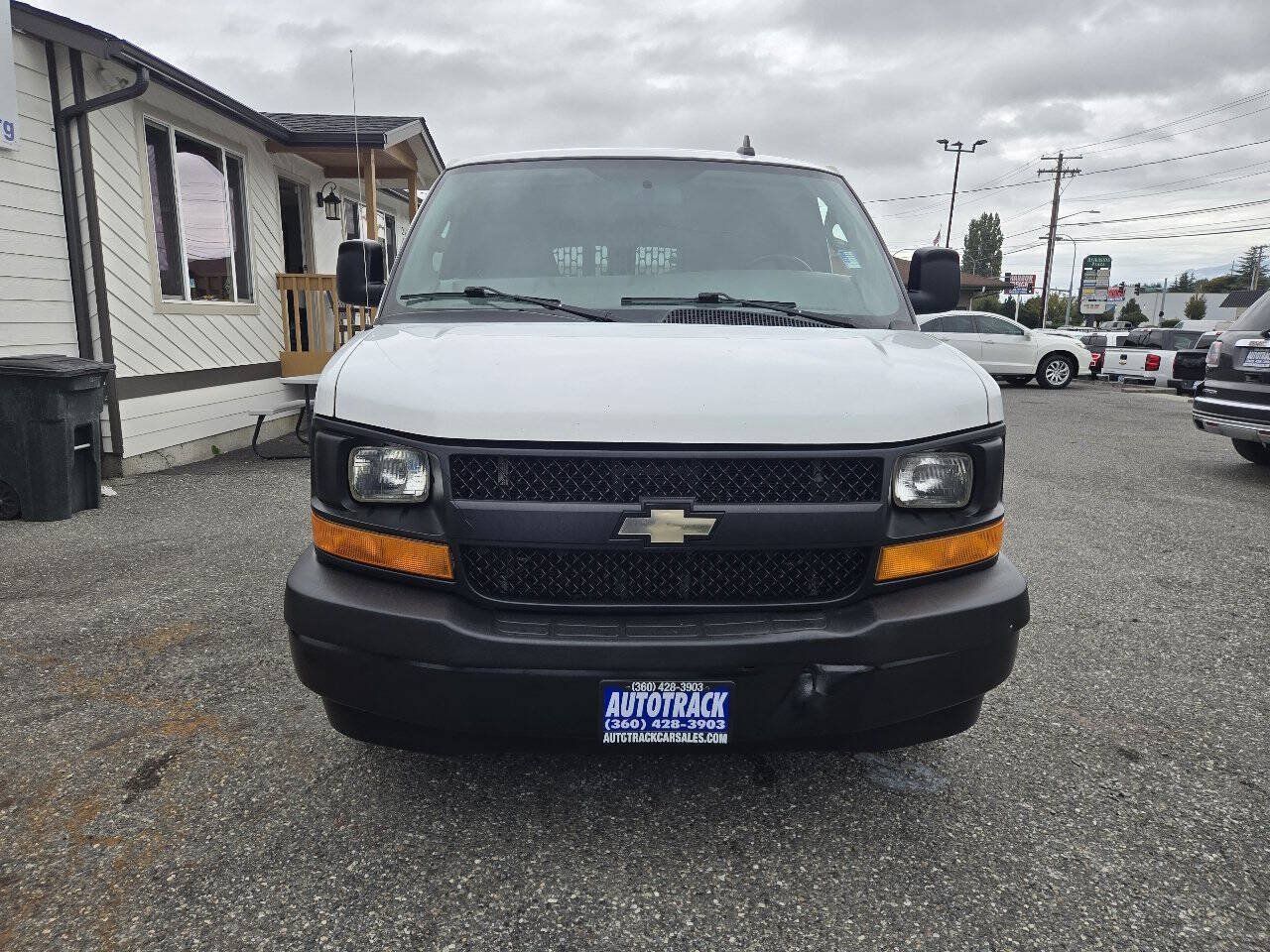Used 2017 Chevrolet Express 2500 RWD image 3