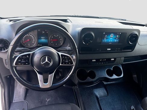 Used 2021 Mercedes-Benz Sprinter 1500 image 41