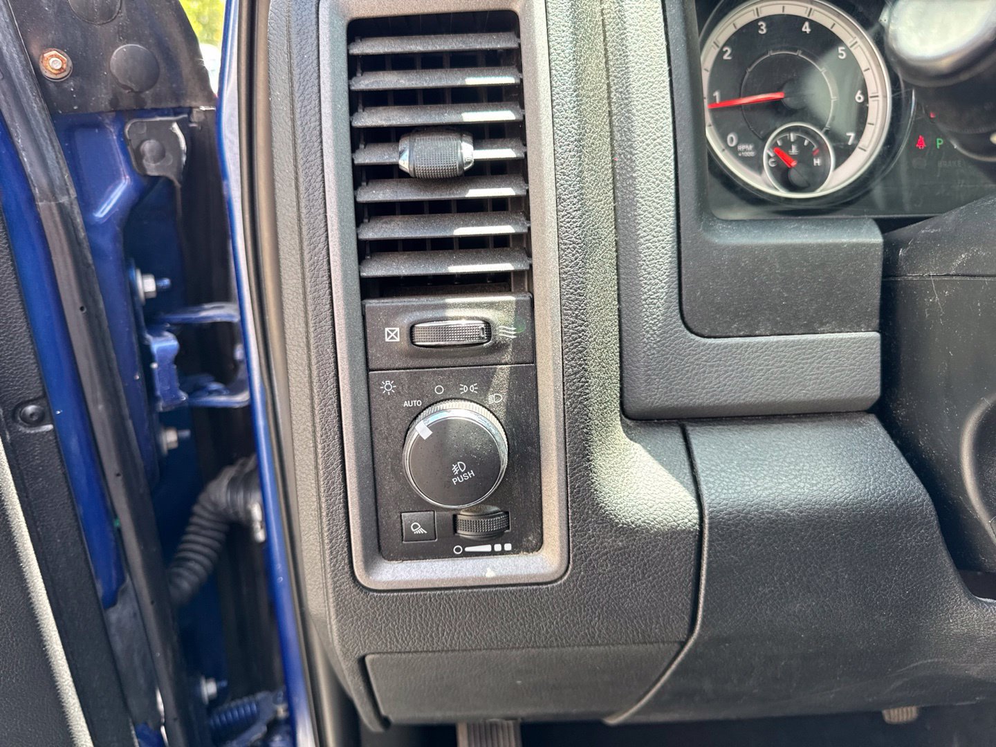 Used 2018 RAM 1500 Express AWD/4WD image 20