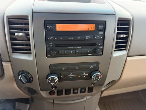 Used 2011 Nissan Titan SV image 37