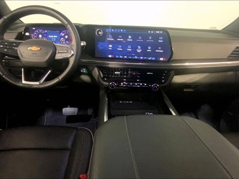 Used 2025 Chevrolet Tahoe Premier AWD/4WD image 15