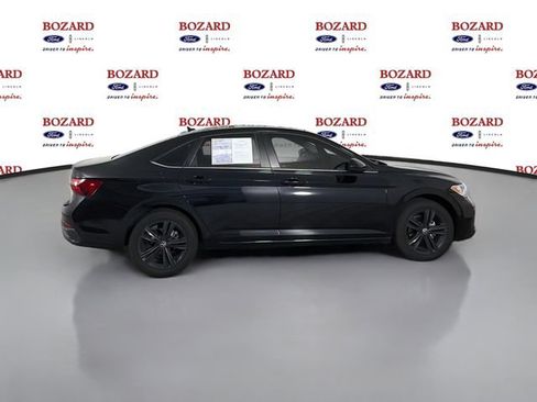 Used 2023 Volkswagen Jetta SE FWD image 9