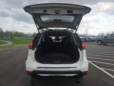 Used 2017 Nissan Rogue SV w/ SV Premium Package AWD/4WD image 10