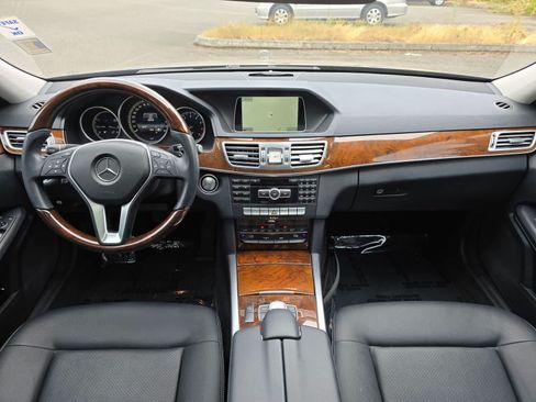 Used 2014 Mercedes-Benz E 350 4MATIC Sedan image 9