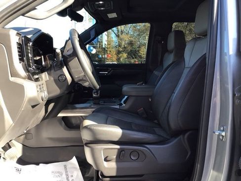 Used 2023 Chevrolet Silverado 1500 ZR2 w/ Technology Package image 9