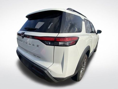 Used 2024 Nissan Pathfinder SV image 9