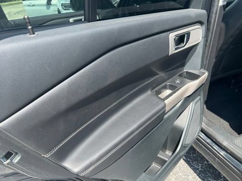 Used 2024 Ford Explorer XLT w/ Equipment Group 202A AWD/4WD image 13
