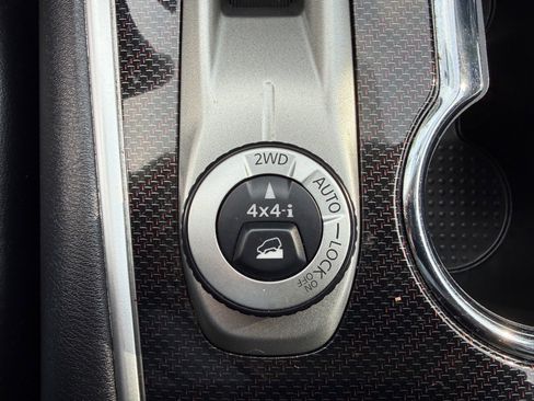 Used 2019 Nissan Pathfinder SL AWD/4WD image 34