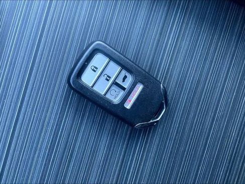 Used 2022 Honda Pilot Sport image 14