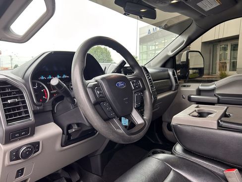 Used 2019 Ford F250 XLT w/ XLT Premium Package AWD/4WD image 9