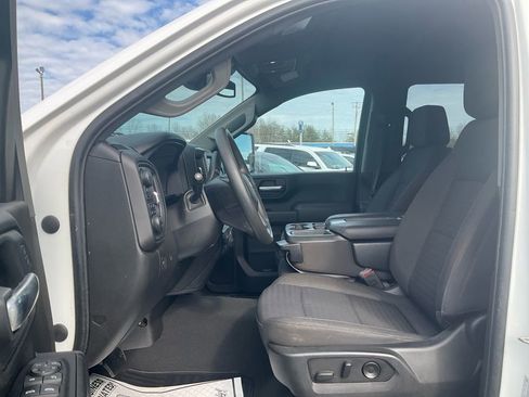 Used 2024 Chevrolet Silverado 2500 Custom w/ Custom Value Package image 16