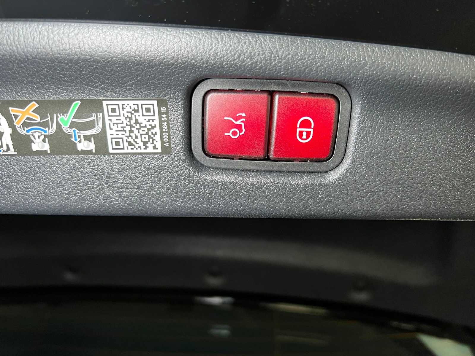 Used 2026 Mercedes-Benz C 300 4MATIC Sedan image 18
