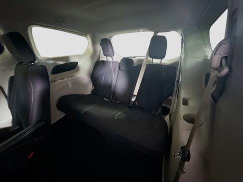 Used 2023 Chrysler Voyager LX FWD image 41