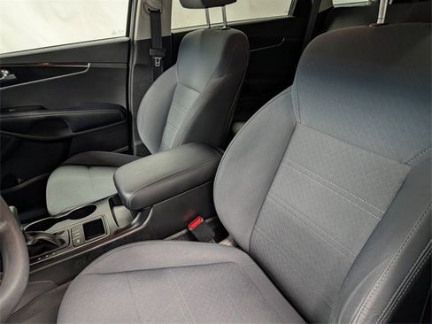 Used 2019 Kia Sorento LX image 7