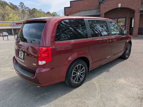 Used 2018 Dodge Grand Caravan SE FWD image 4