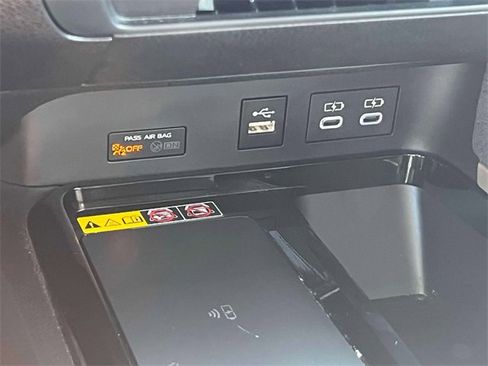 Used 2025 Toyota Camry XLE image 35