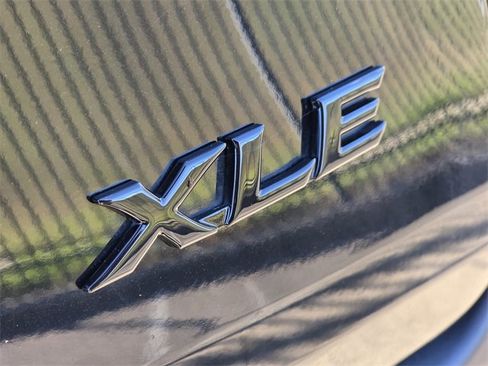 Used 2025 Toyota Sienna XLE Woodland Edition image 8